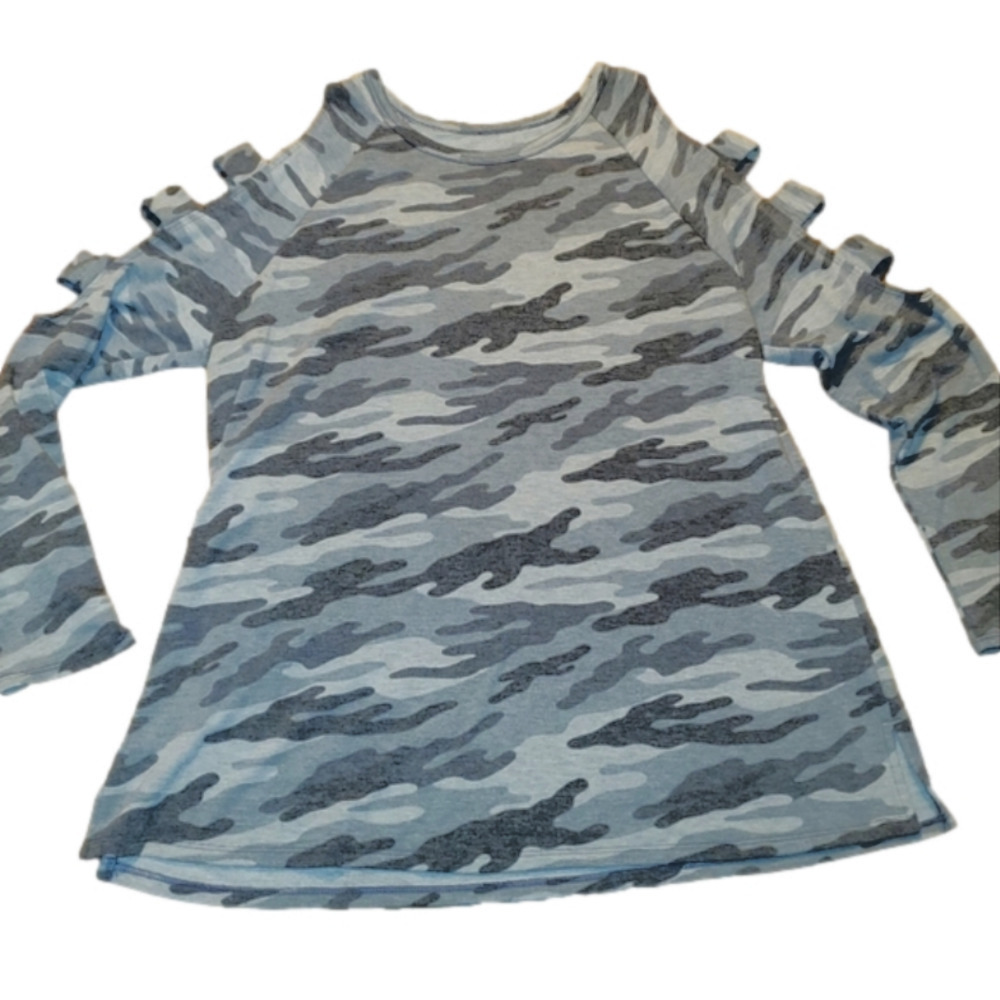 Long Sleeve Shredded-Sleeve Camo Top Lg